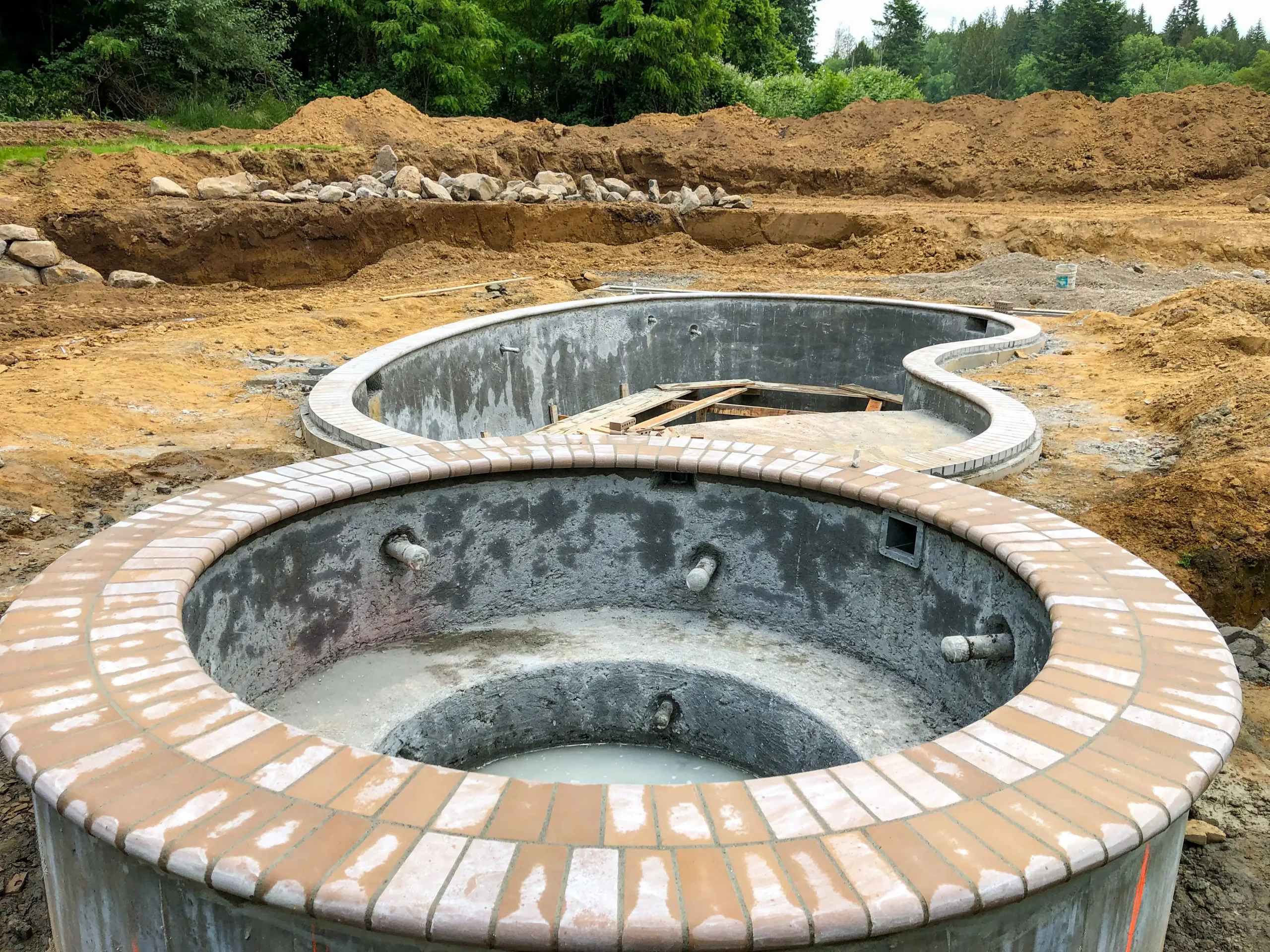 Pool spa under construction, coping and deck work